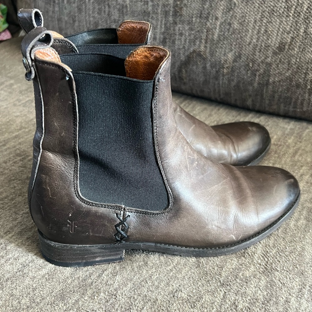 Men’s Tyler Chelsea FRYE short boot - Size 8 1/2 - runs small